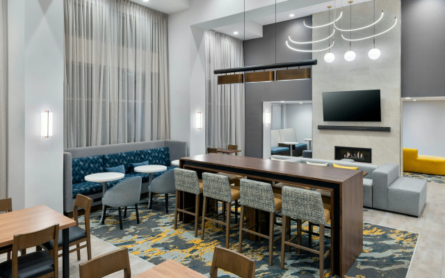 Hampton Inn & Suites Cleveland-Beachwood