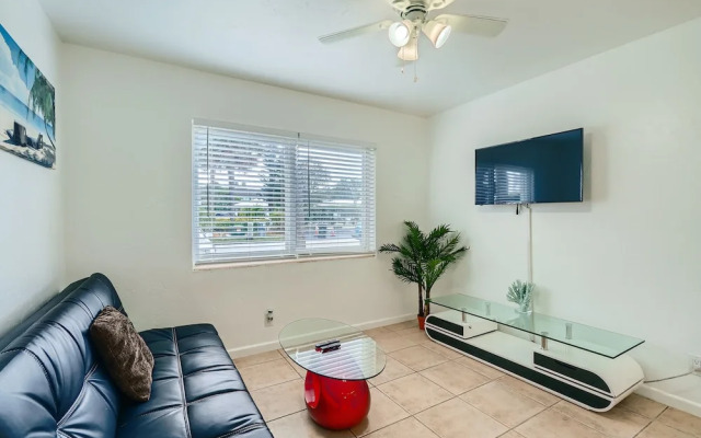 Singer Island Inn