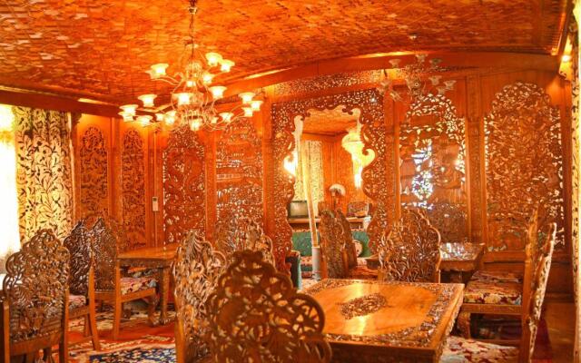 De Laila House Boat by Sterling