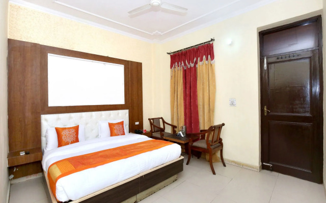 OYO 11318 Hotel Shagun