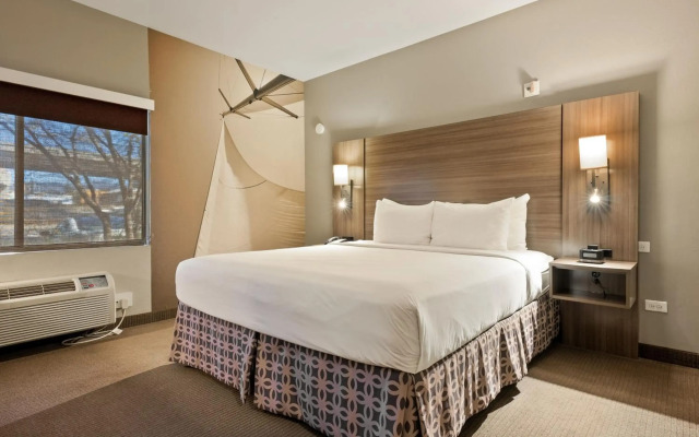 Executive Inn & Suites Embarcadero Cove