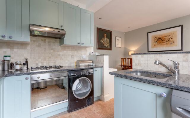 3 Bedroom Family House With Garden
