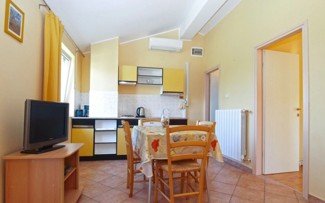 Apartment 1895