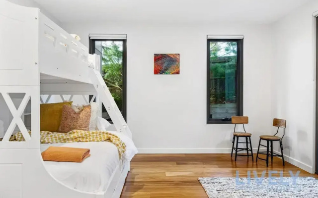 The Ocean s Edge Luxury Entertainer With Views