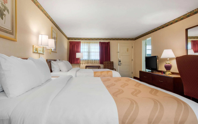 Quality Inn Breeze Manor