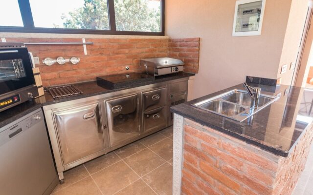 Villa in Pula With Swimming Pool