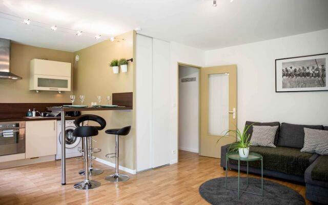 Chic Appartement avec Terrasse, Parking Privatif