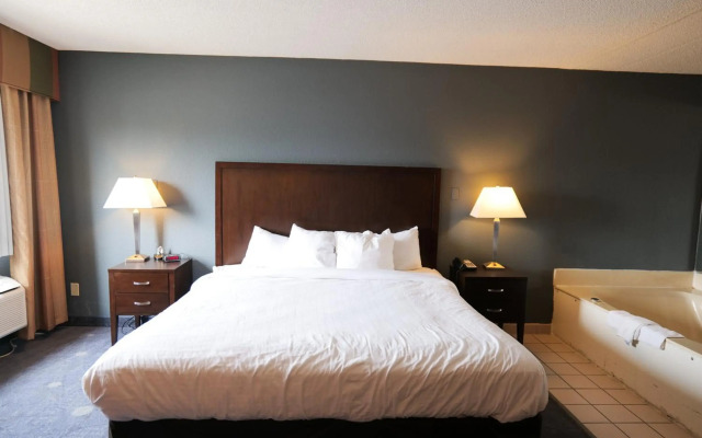 Baymont by Wyndham Flint Airport North