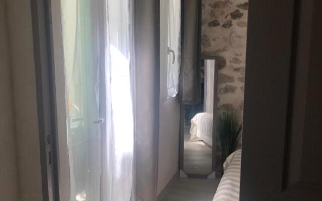 Vieil Antibes, ravissant 2p avec petite terrasse