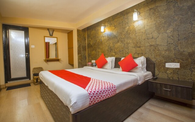 OYO 3875 Hotel Everest Glory