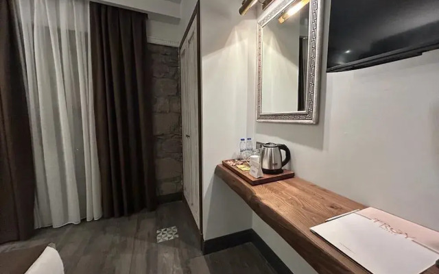 Assos Troy Port Hotel