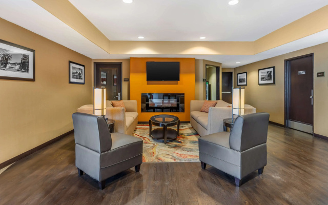 Best Western Plus Wine Country Inn & Suites
