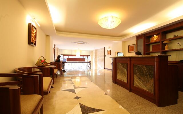 Charming 2 Hotel