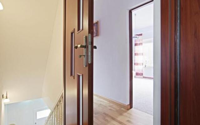 3 Private Rooms, 4 Persons (5403)