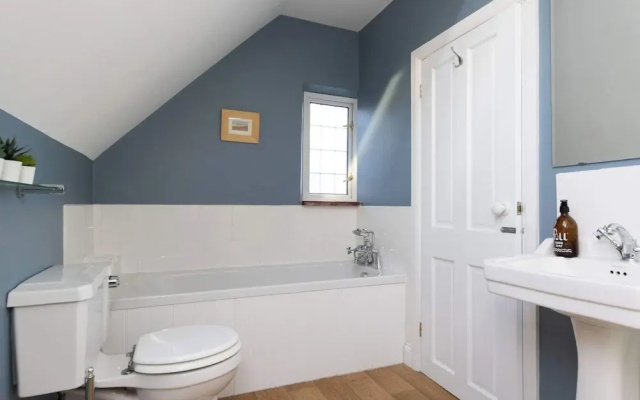 Spacious Coastal Family Home Sleeps 8