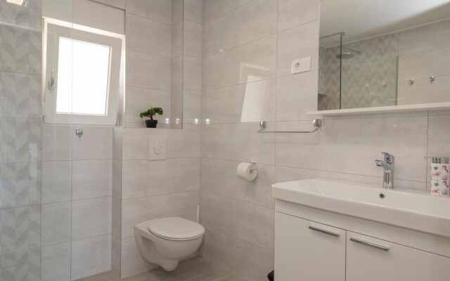 Amazing Apartment in Podaca With Wifi and 2 Bedrooms