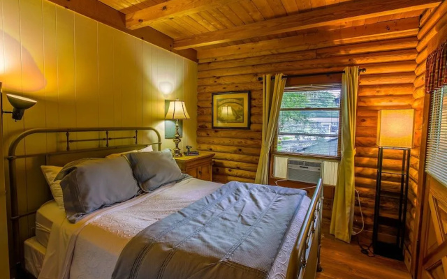 Mountainaire Inn and Log Cabins