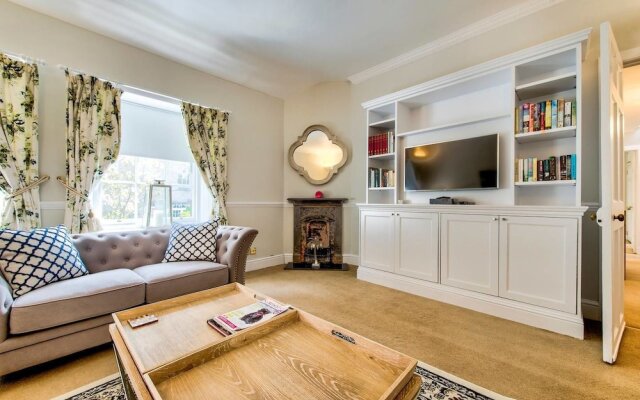 Quiet Mews House With Parking & Garden