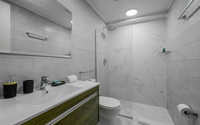 w Prestigious 2BR w Perfect Balcony View