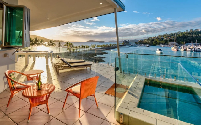 Pavillions 25 Penthouse with Marina View