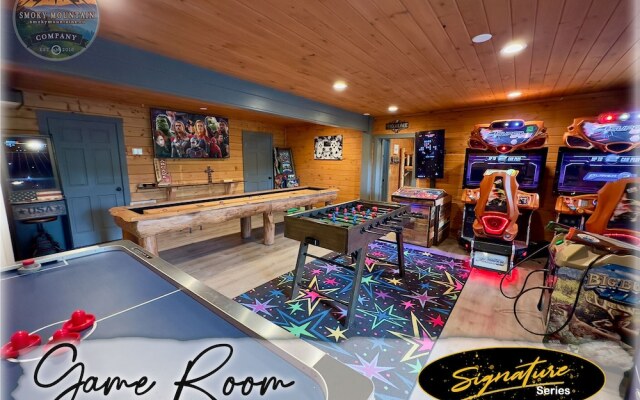 Tennessee Treasure 11 Beds Pool Theater