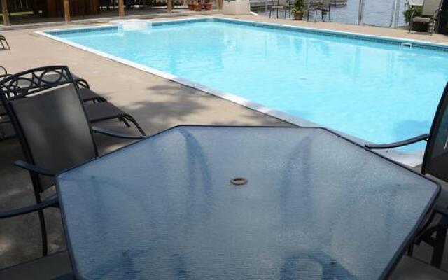 Sunnylea Resort & Cottages