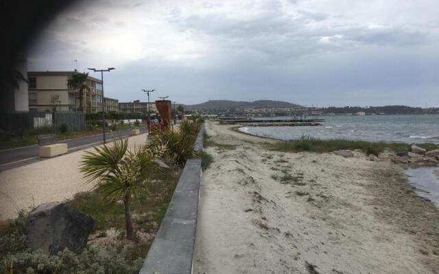 studio lumineux avec terrasse