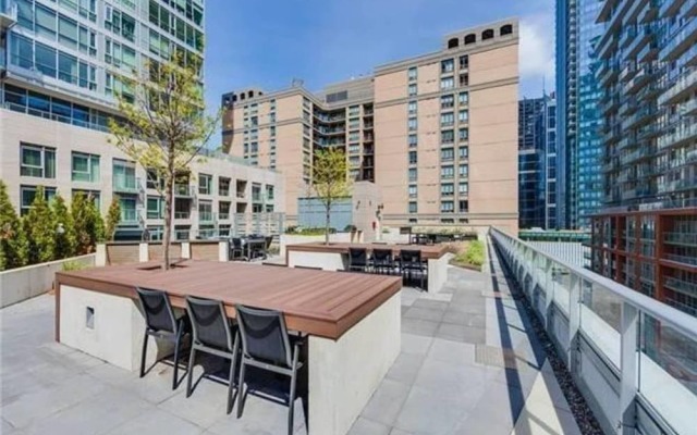 Executive 3Br in Entertainment District