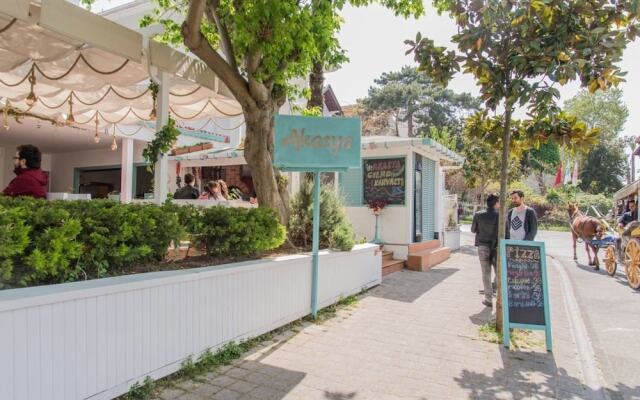 Yakamoz Hotel