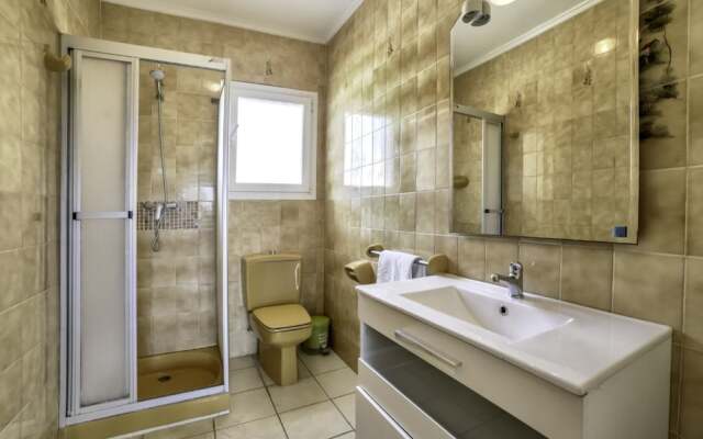 Villa - 6 Bedrooms with Pool - 105026