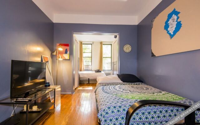 NYC East Village Beach Bungalow Getaway 1Br