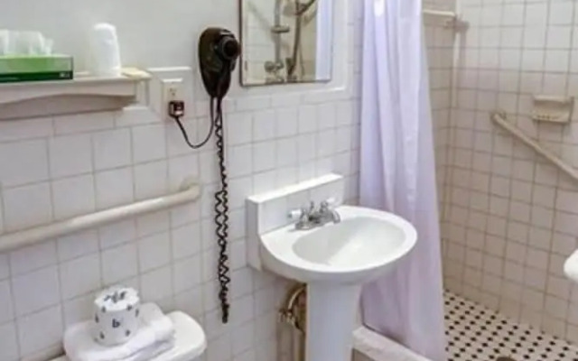 Richard's Motel Studio
