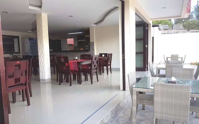 Zoe's Paradise Waterfront Hotel