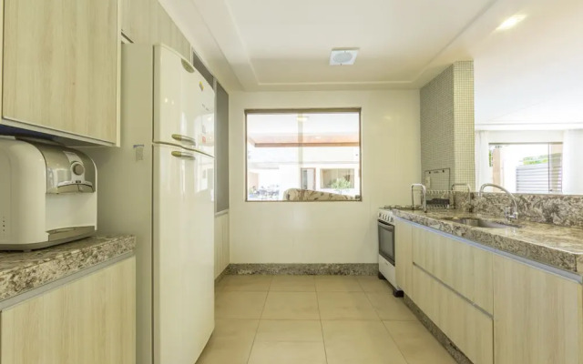 Vila com 4 Casas na Praia de Cotovelo