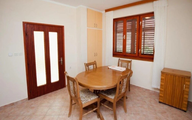 Mario - With Garden - A2