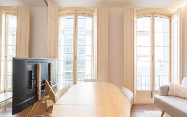 Urbe10 Plaza de la Constitucion 1 Bedroom Apartment