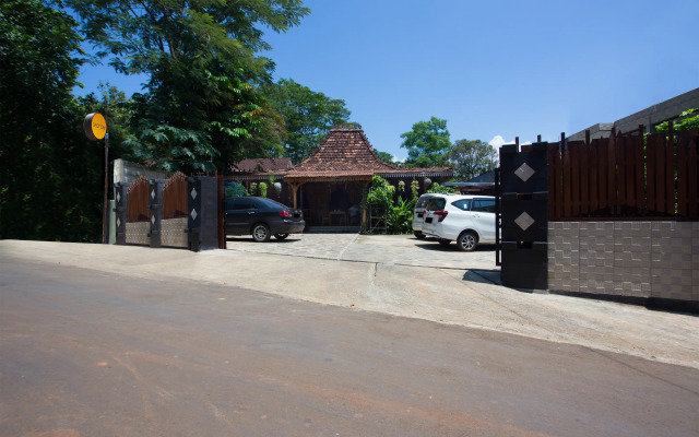 SPOT ON 2761 Pondok Kartini