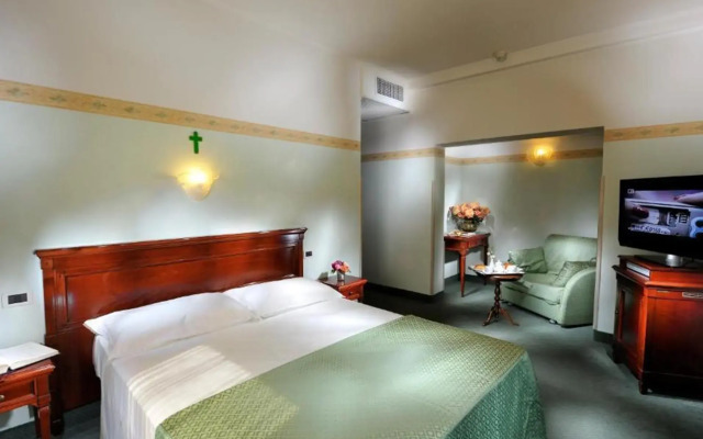 Russo Palace Hotel