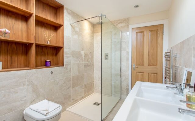 Prestigious Location - Quintessential Mews House
