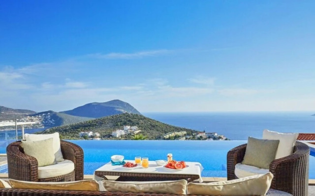Villa Elmas -stunning 5 bed Villa With Rooftop bar