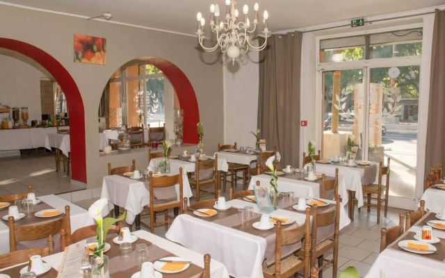 Empire Hotel