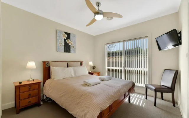 Spacious 2 Bed, 2 Bath Villa, CBD Location