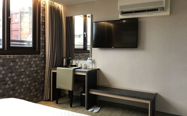 Smile 73 Hotel