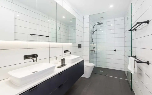 Executive 2br Caulfield North