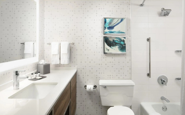 Crowne Plaza Dallas Market Ctr - Love Field by IHG