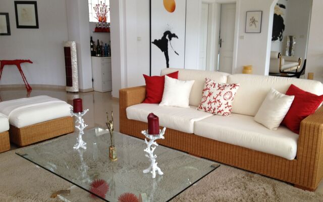 Villa Almadria Luxury Bed & Breakfast