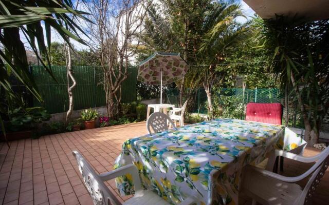 N222 - Numana, Delizioso Bilocale Con Portico
