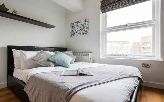 Platinum Apartment in Kensington 9941