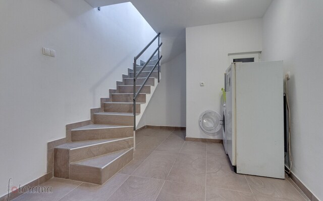 House LEGARA
