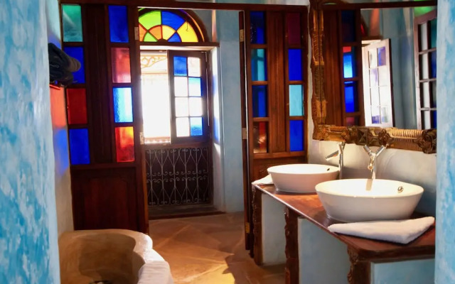 Emerson Spice Hotel